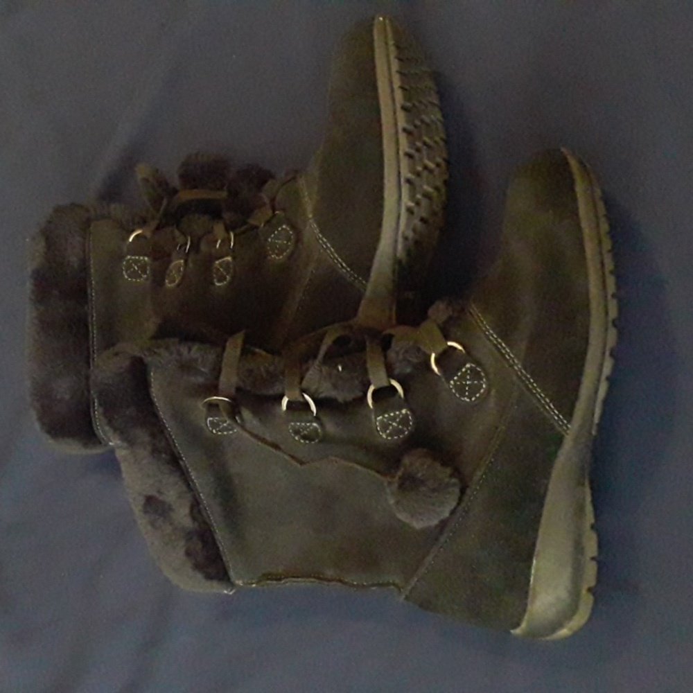 Joey Black Winter Boots with Fur Trim